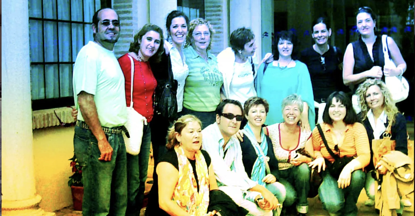 Encuentro de mediadores de lectura en las escaleras de un centro cultural
